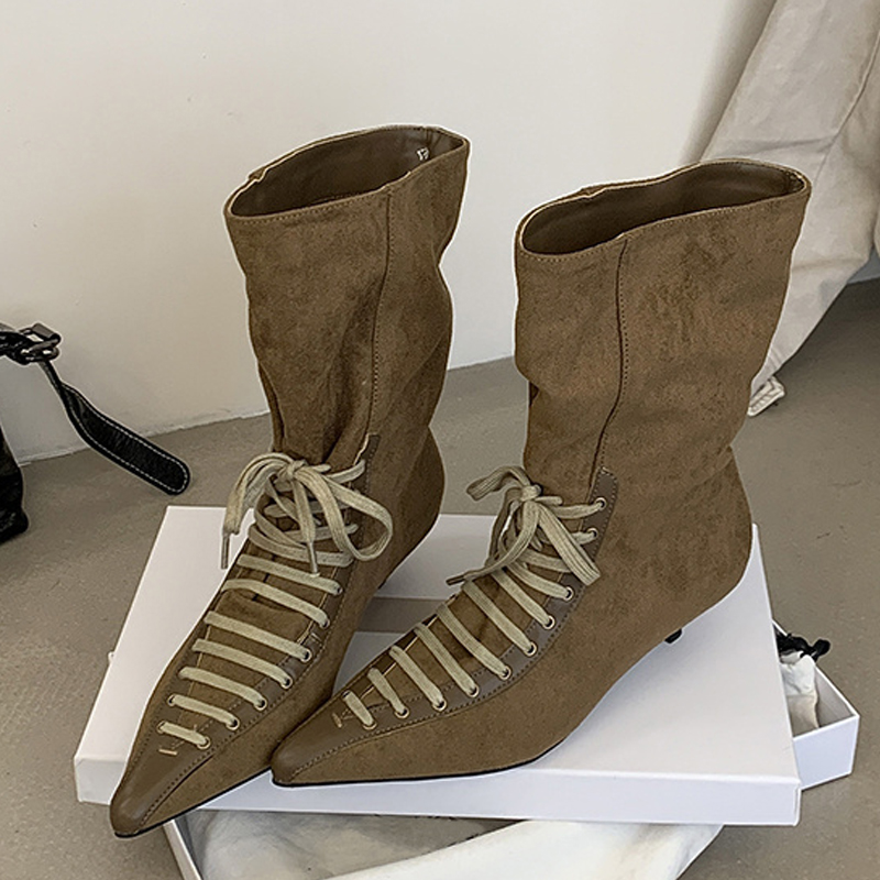 Street Fashion Winter 2026 - Liyke 2026 Stivali Chelsea in Camoscio
