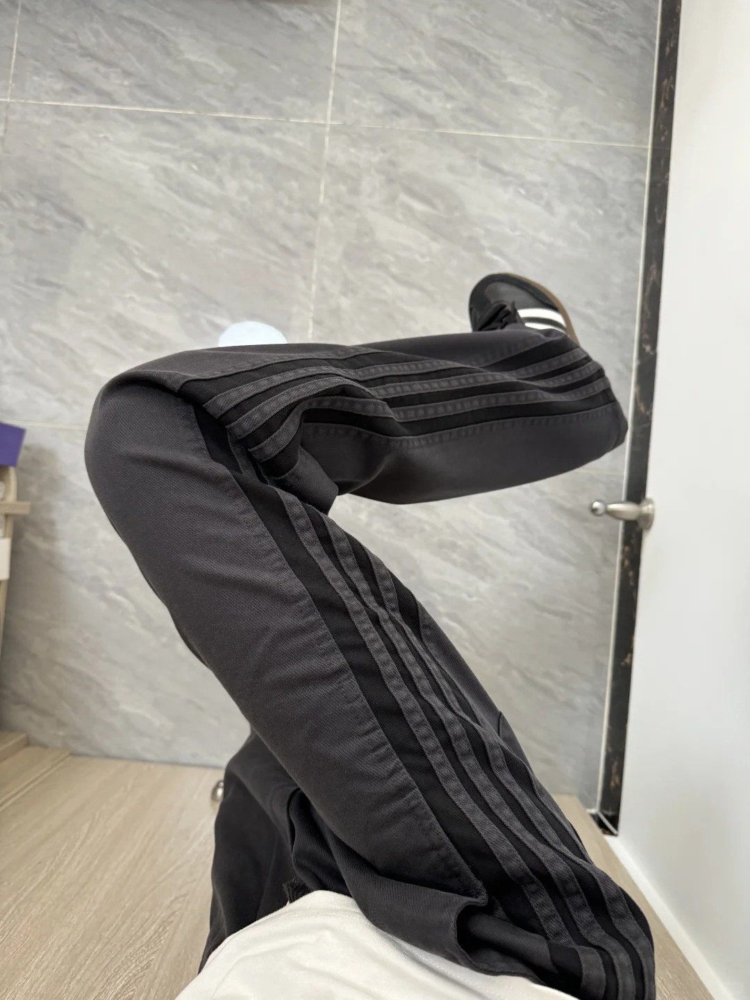 Pantaloni a gamba dritta Clean - Street Fashion Vibes recensione e prezzo