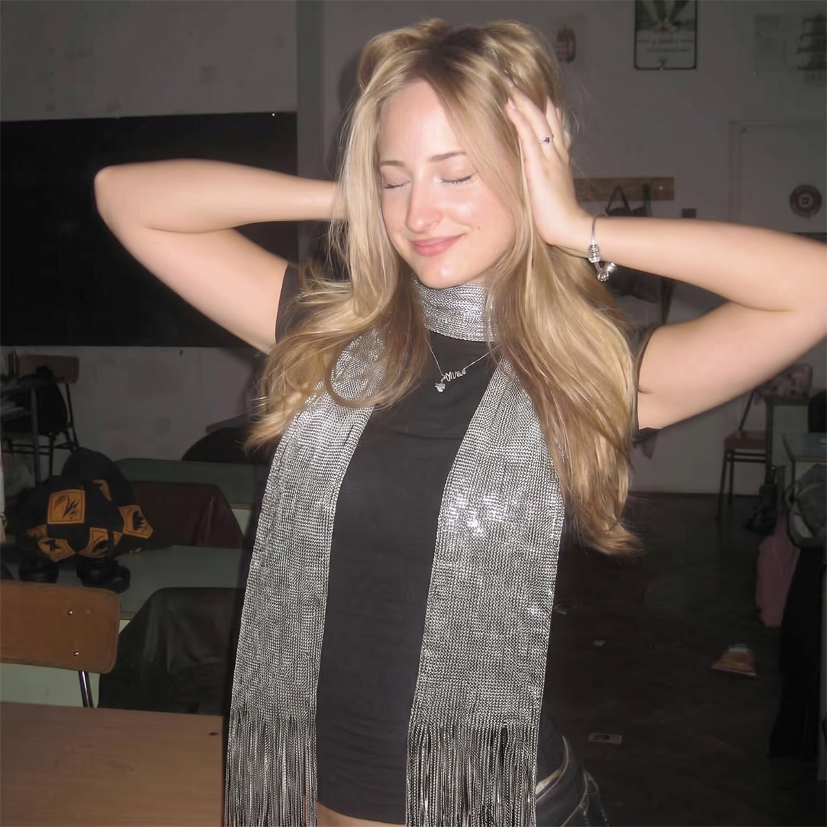 Sciarpa Y2K scintillante con n - Fashion Street Night recensione e prezzo