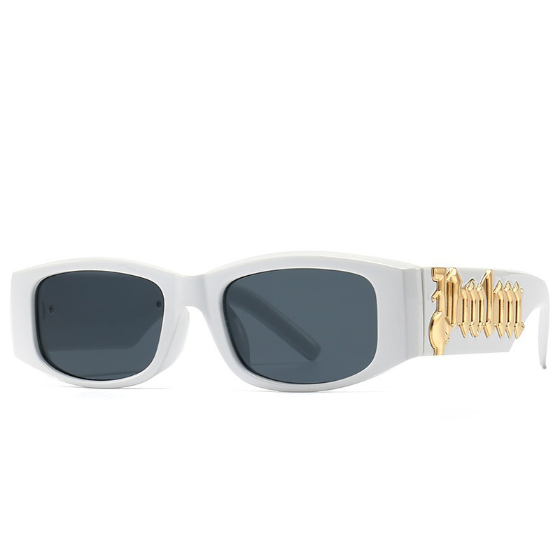 Nuovi Occhiali da Sole di Desi - Street Fashion Essentials recensione e prezzo